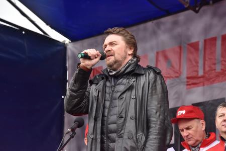 Власть и собственность – трудовому народу!