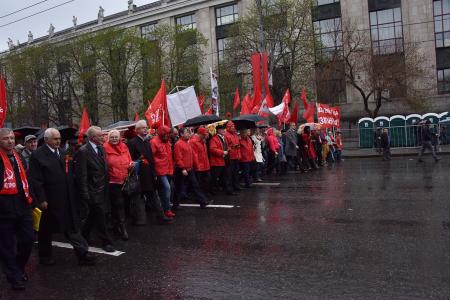 Власть и собственность – трудовому народу!