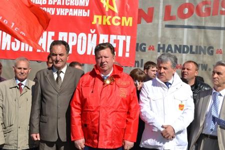 Тридцать шестой гуманитарный конвой КПРФ отправлен в Новороссию