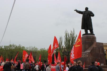 Сталинградские коммунисты отметили Первомай митингом-концертом и шествием