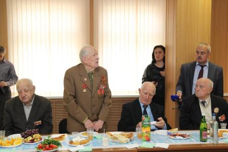 Республика Кабардино-Балкария. Депутат-коммунист А.Ж. Бифов поздравил ветеранов Великой Отечественной войны с 70-летием Победы