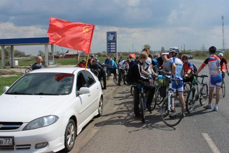 Будем помнить всегда! Курские коммунисты и комсомольцы провели велопробег, посвященный 70-летию Великой Победы