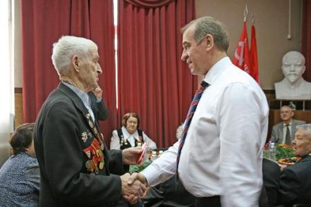Иркутская область. Накануне 70-летия Победы депутат-коммунист Сергей Левченко встретился с ветеранами войны