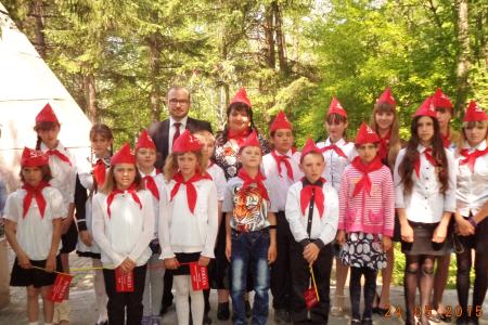 Коммунисты организовали пионерский слет Приморского края