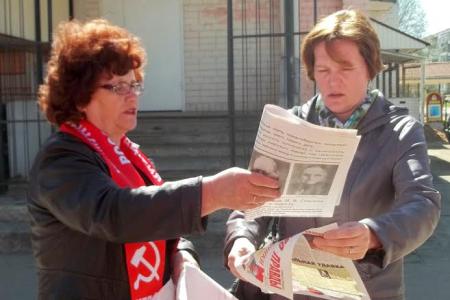 Ивановская область. Коммунисты Кинешемского райкома КПРФ поздравили жителей Наволок с 70-летним юбилеем Великой Победы