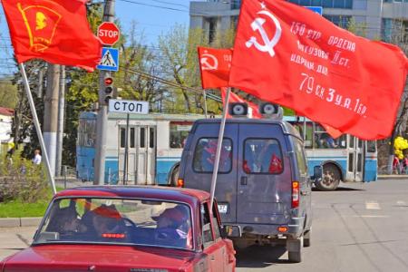 Комсомольцы Иванова провели автопробег в честь 70-летия Великой Победы