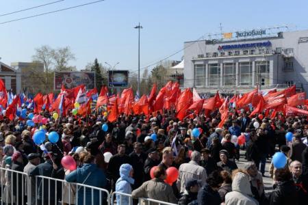 Новосибирск. КПРФ отметила День солидарности трудящихся праздничной демонстрацией по Красному проспекту и митингом