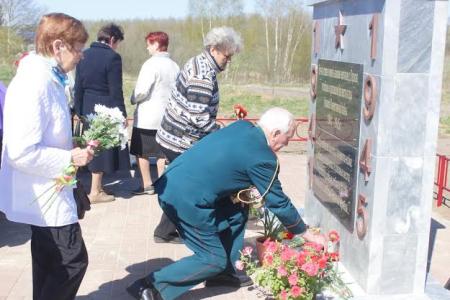 Ярославская область. В посёлке Парково Ярославского района открыт памятник героям Войны