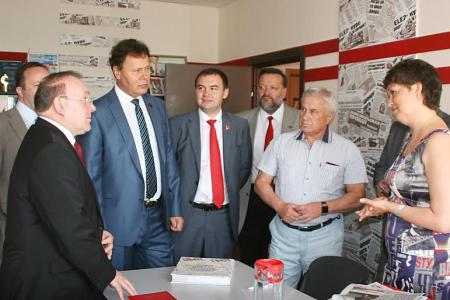 Пресс-конференция депутатов Госдумы от КПРФ в Челябинске. Ю.В. Афонин: «Надо не отнимать у регионов последние копейки, а эффективнее наполнять бюджет»