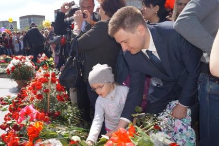 Пенза. День Победы в красных колоннах