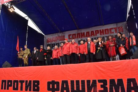Власть и собственность – трудовому народу!