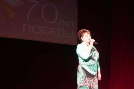 Саратовская область. Депутат-коммунист О.Н. Алимова поздравила ветеранов с юбилеем Великой Победы