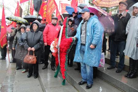 Челябинские коммунисты верны Красному Знамени Победы