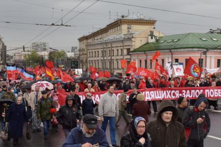 Власть и собственность – трудовому народу!