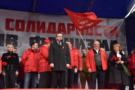 Власть и собственность – трудовому народу!