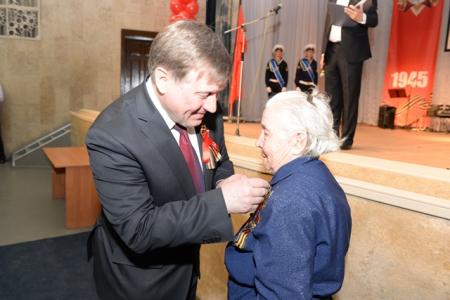 «Мы не забыли, как мы их били». Новосибирские коммунисты поздравили ветеранов с 70-летием Великой Победы советского народа