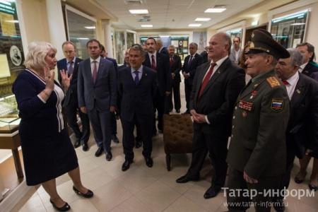 Татарстан. В Казани после масштабной реконструкции  открылся Дом-музей В.И. Ленина. Первые гости - лидер КПРФ Геннадий Зюганов и президент Татарстана Рустам Минниханов