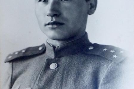 Алтайские коммунисты помогли установить новый памятник на могиле Героя Советского Союза Павла Нестеренко