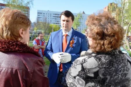 «Сирень Победы». Олег Лебедев организовал в Туле в рамках акции КПРФ посадку саженцев сирени