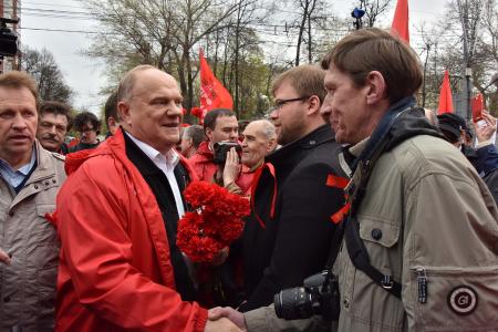 Власть и собственность – трудовому народу!
