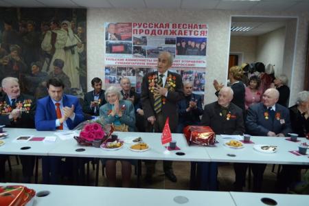 Депутат-коммунист Олег Лебедев поздравил в Тульском обкоме партии ветеранов Великой Отечественной войны
