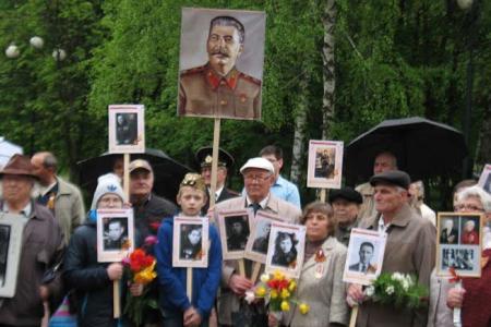 Память о подвиге народном священна. Белгородские коммунисты провели митинг-реквием у памятника Г.К. Жукову