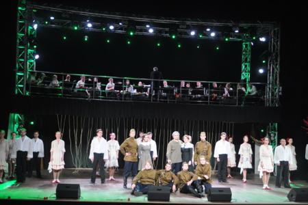  Ленинградские коммунисты провели торжественный вечер, посвященный 70-летию Великой Победы