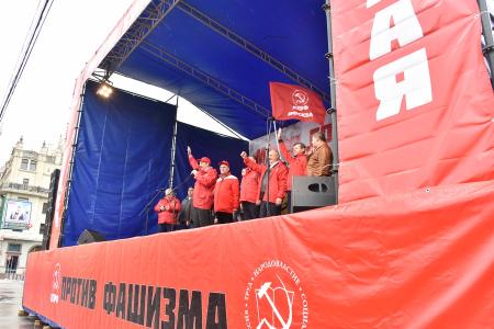 Власть и собственность – трудовому народу!