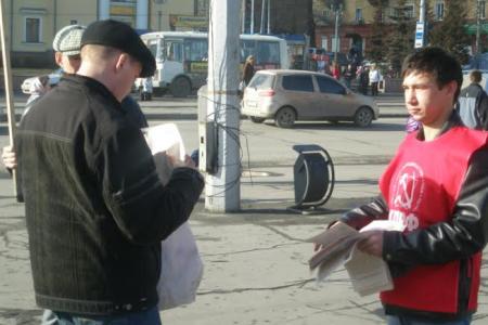 Коммунисты Кемеровской области проводят региональную недельную акцию Красные в городе