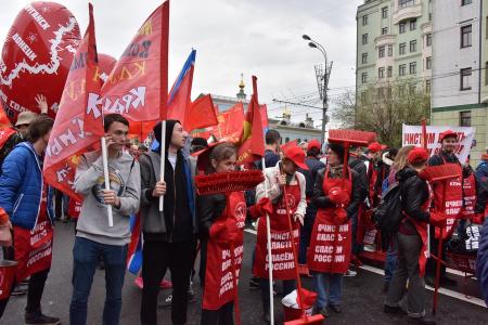 Власть и собственность – трудовому народу!