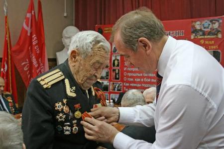 Иркутская область. Накануне 70-летия Победы депутат-коммунист Сергей Левченко встретился с ветеранами войны