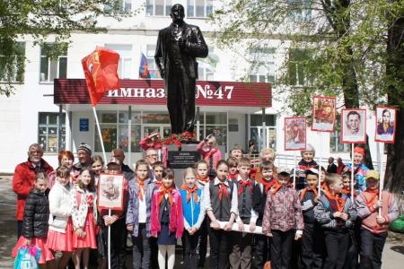 Коммунисты Кургана отпраздновали День пионерии конкретными делами