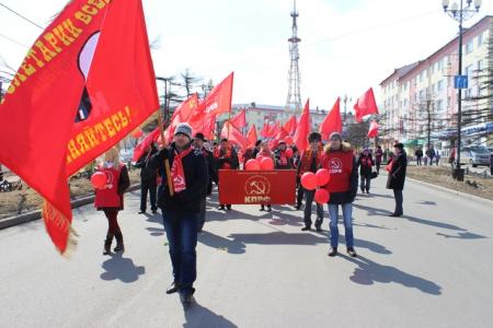 Первомай встретили в Магадане 