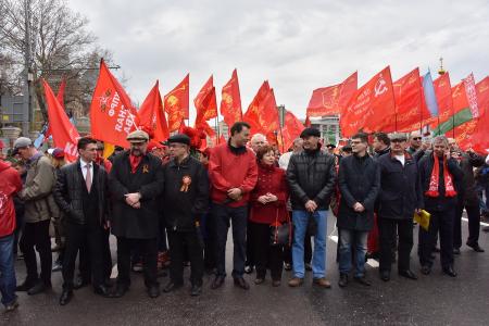 Власть и собственность – трудовому народу!