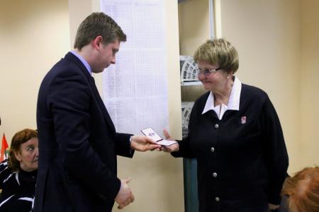 Свердловские коммунисты презентовали общественную организацию «Городской контроль КПРФ» и вручили удостоверения первым инспекторам