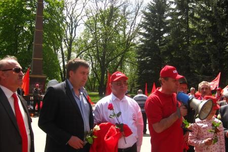 Первого мая коммунисты Кабардино-Балкарии провели демонстрацию и маевку