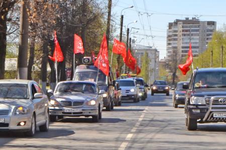Комсомольцы Иванова провели автопробег в честь 70-летия Великой Победы
