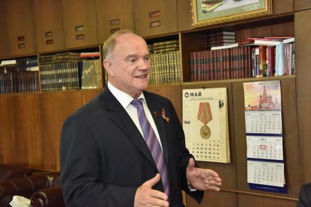 Г.А. Зюганов наградил сотрудников газеты «Правда» памятными медалями ЦК КПРФ «70 лет Победы»