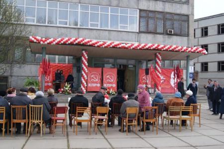В Красноярске открыта мемориальная доска в честь рабочих и специалистов химкомбината «Енисей»