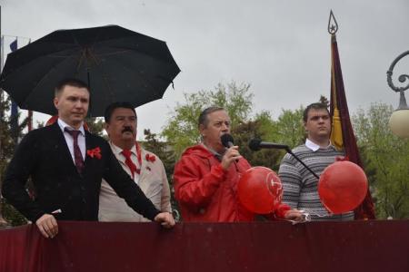 Астраханские коммунисты шествием и митингом отметили День международной солидарности трудящихся