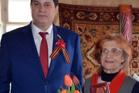 Секретарь Тульского обкома партии Алексей Лебедев вручил ветеранам государственные юбилейные медали к 70-летию Великой Победы