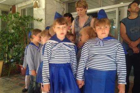 Белгородский обком Комсомола организовал праздничный  концерт в сельской школе к празднику «Последний звонок»