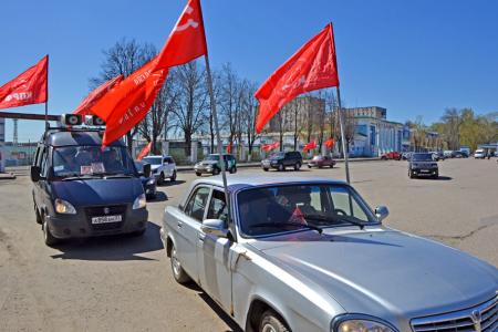 Комсомольцы Иванова провели автопробег в честь 70-летия Великой Победы