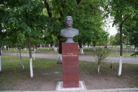 В городе Белореченске Краснодарского края установлены памятники И.В.Сталину, Г.К.Жукову, А.И.Покрышкину и В.Ф.Маргелову