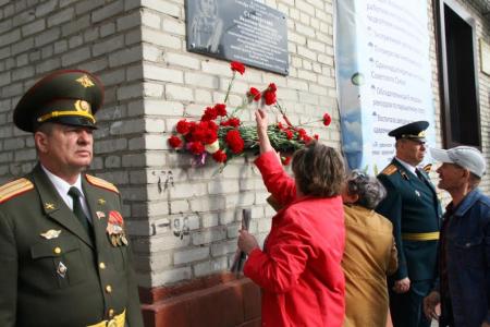 Мемориальная доска памяти знаменитой парашютистки Валентины Селиверстовой установлена в Омске