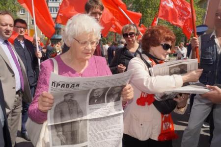 Пенза. День Победы в красных колоннах