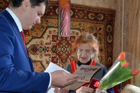 Секретарь Тульского обкома партии Алексей Лебедев вручил ветеранам государственные юбилейные медали к 70-летию Великой Победы