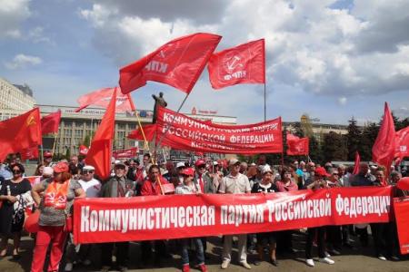 В Саратовской области прошли митинги, торжественные собрания и праздничные шествия, посвященные Дню международной солидарности трудящихся