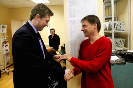 Свердловские коммунисты презентовали общественную организацию «Городской контроль КПРФ» и вручили удостоверения первым инспекторам
