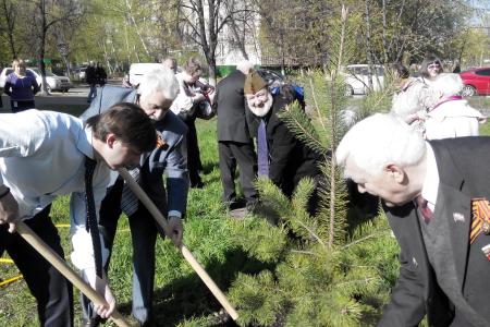 В московском районе Выхино-Жулебино по инициативе коммунистов появилась своя «Аллея Победы»